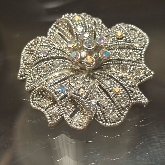 Vintage signed KC Kenneth Cole Iridescent Crystals Silvertone Flower 2” Brooch - Picture 1 of 5